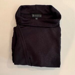 Bobeau mock neck black top - s